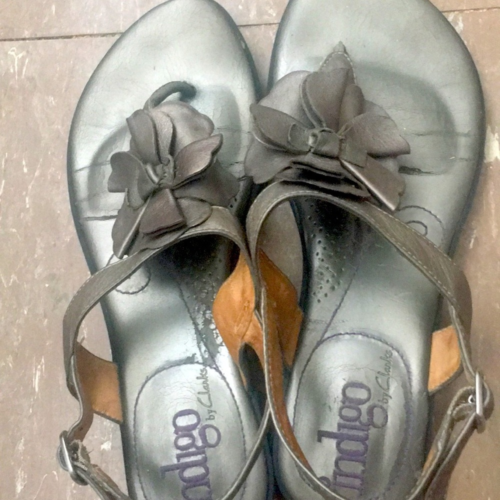 Clarks Leather Padded Pewter Sandals Indigo